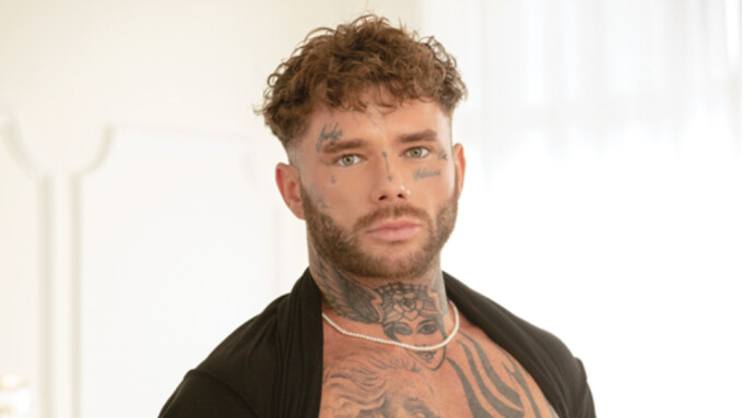 Joel Hart Signs Exclusive Contract With Falcon/NakedSword
