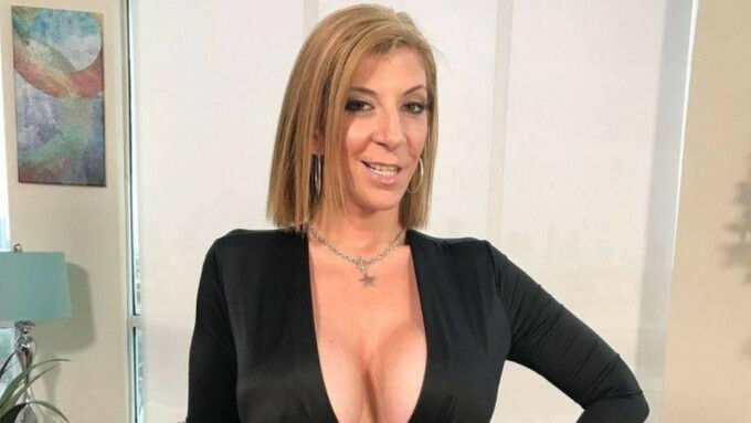 Sara Jay Partners with The Ishtar Collective to Help Sex Workers in Need