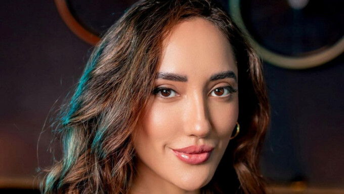 Chloe Amour Featured in CanvasRebel Magazine