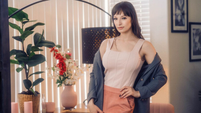 Lexi Luna Talks Self-Love in Authority Magazine Feature