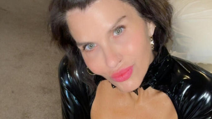 Jennie Lynnie Guests on 'Sapphire's Earplay' Podcast